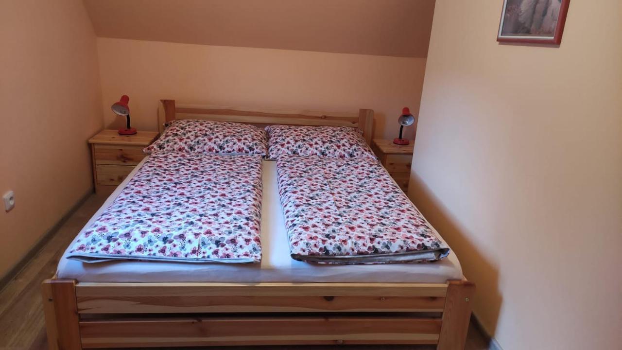 Chaty Pod Knizeci, Trojanovice Bagian luar foto