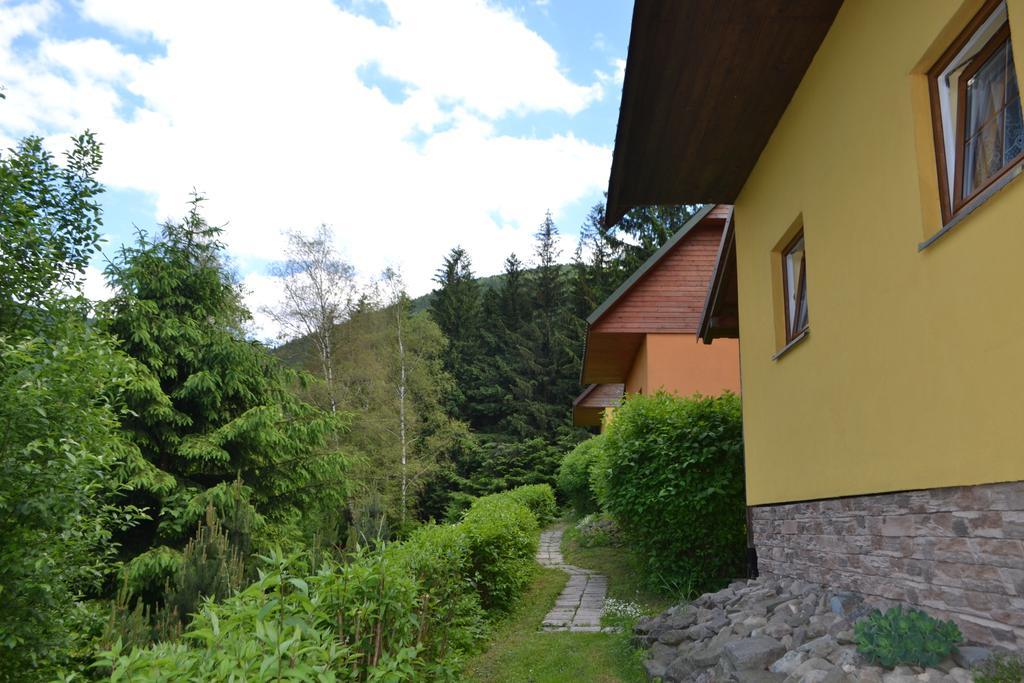 Chaty Pod Knizeci, Trojanovice Bagian luar foto