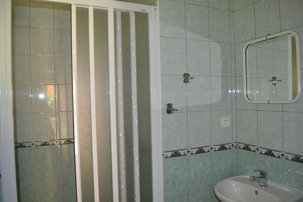 Chaty Pod Knizeci, Trojanovice Bagian luar foto